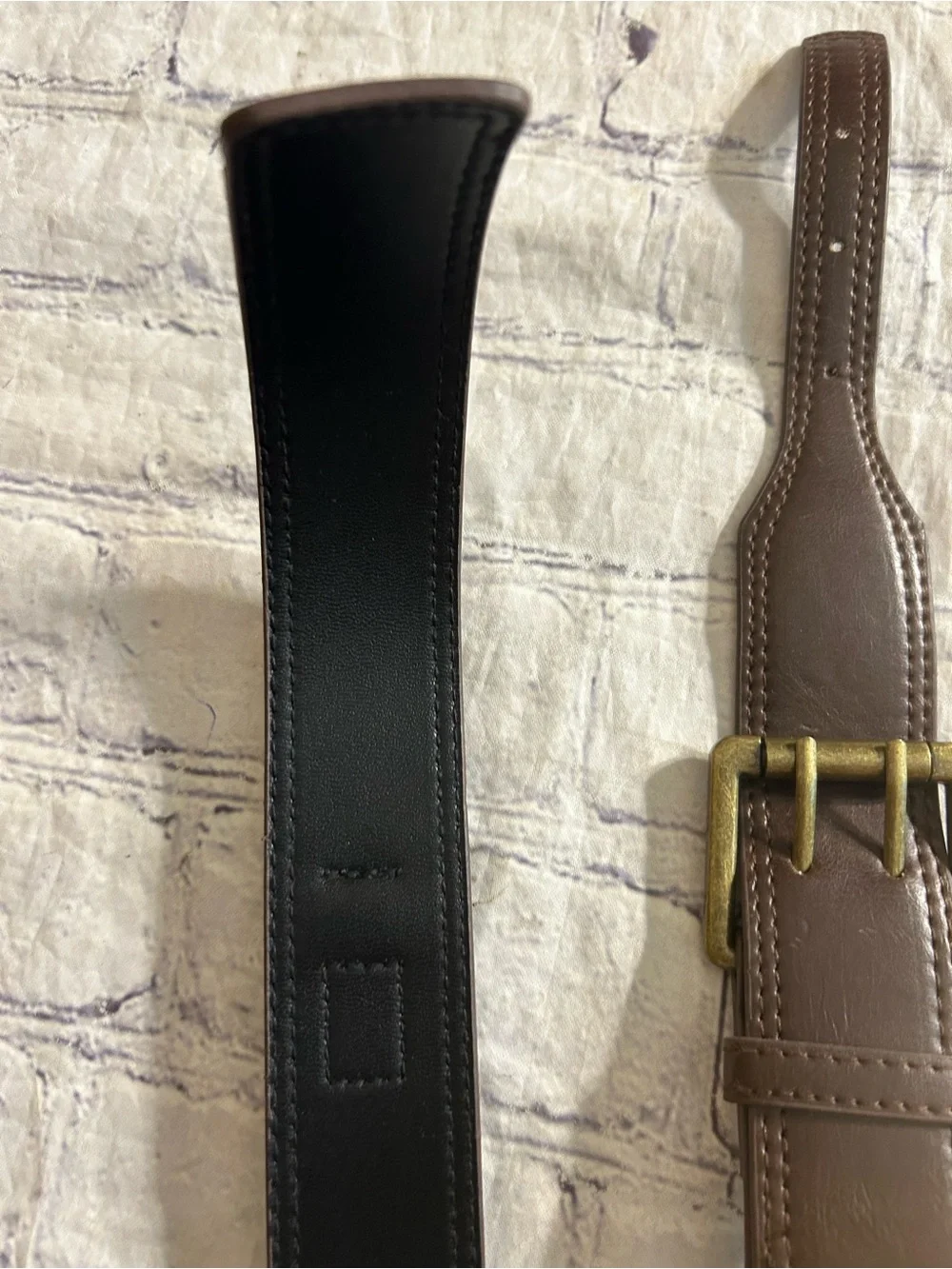 LOT OF (2) DIFFERENT BELTS OLIVE PEBBLE GRAIN GOLD TONE RINGS & BROWN UNIQUE